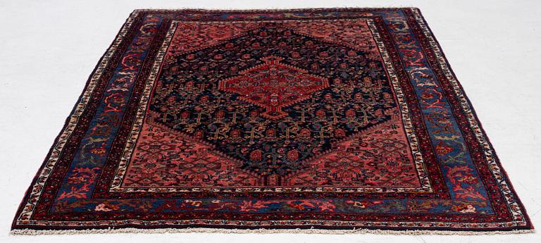 A semi-antique Ingelas carpet, c. 212 x 140 cm.