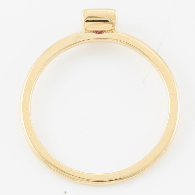 Ring 18K guld med morganit.