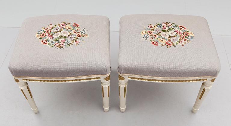 TABURETTER, 1 par, gustaviansk stil, 1900-talets första hälft.