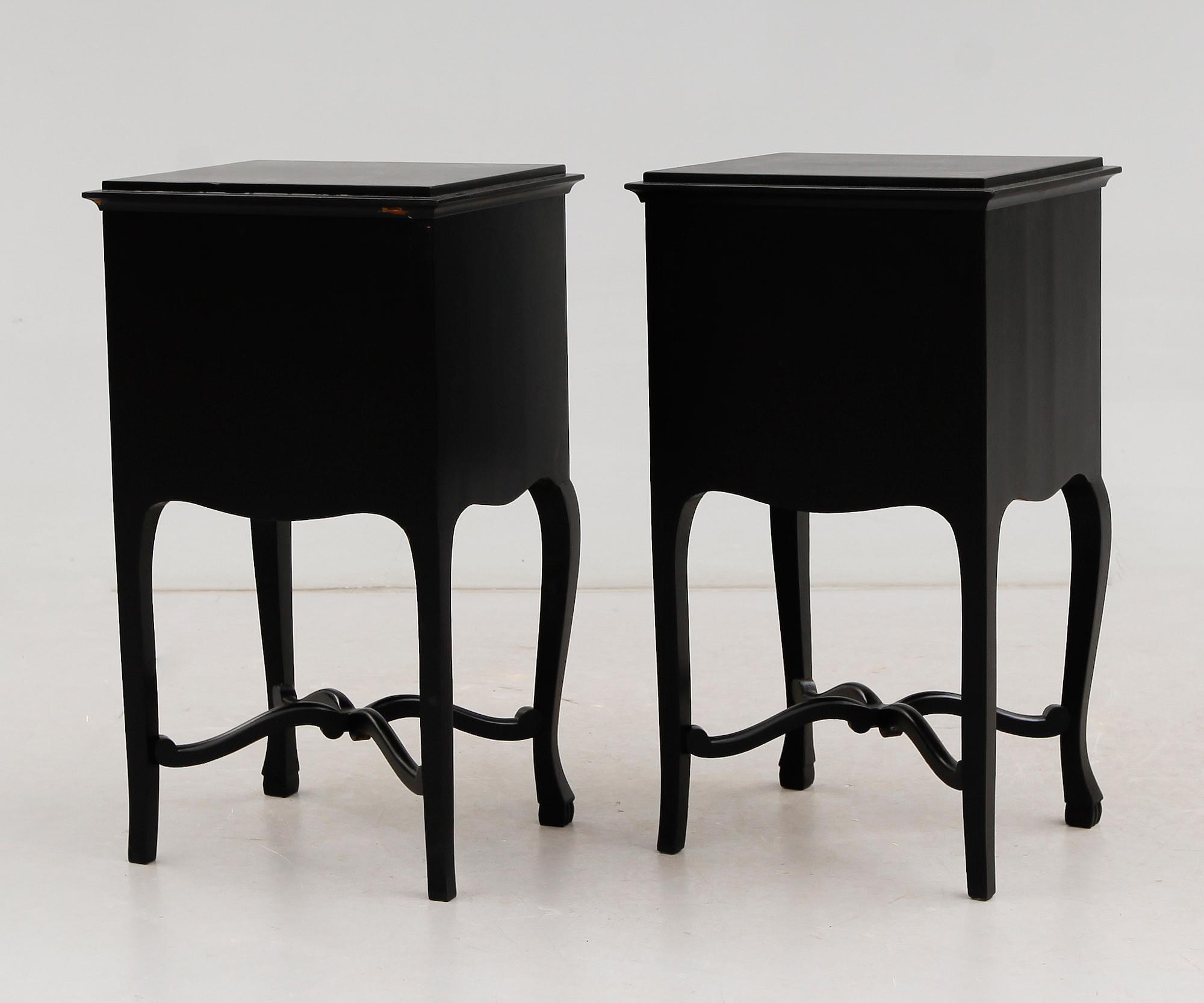 SÄNGBORD, 1 par, 1900-talets första hälft.