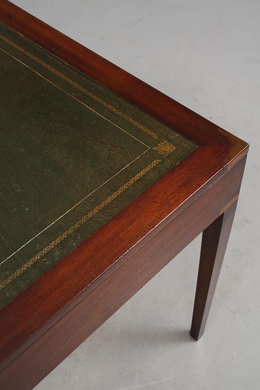 SKRIVBORD, gustaviansk stil, 1900-talets andra hälft.