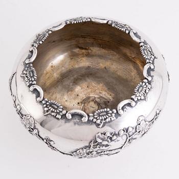 A Chinese silver bowl, mark LC & Co.