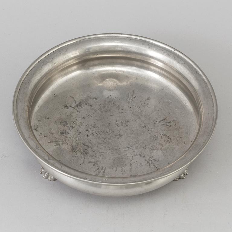 a pewter bowl by Anna Petrus for Firma Svenskt Tenn 1928.