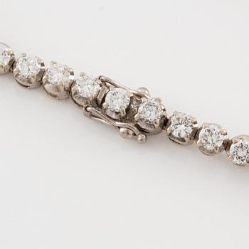 Tennis bracelet, 18K white gold with round brilliant-cut diamonds.