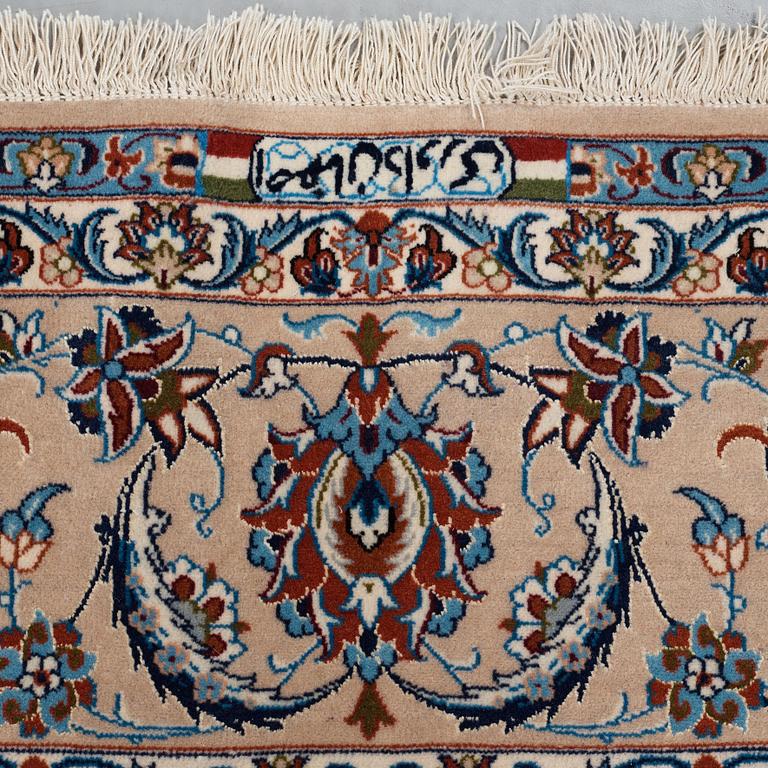 MATTA old Isfahan, märkt Davari, ca 318,5 x 206,5 cm.