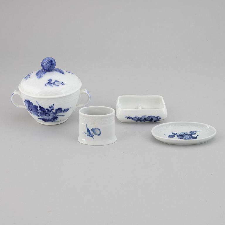 A Royal Copenhagen 'Blå Blomst' porcelaine set (47 pc).