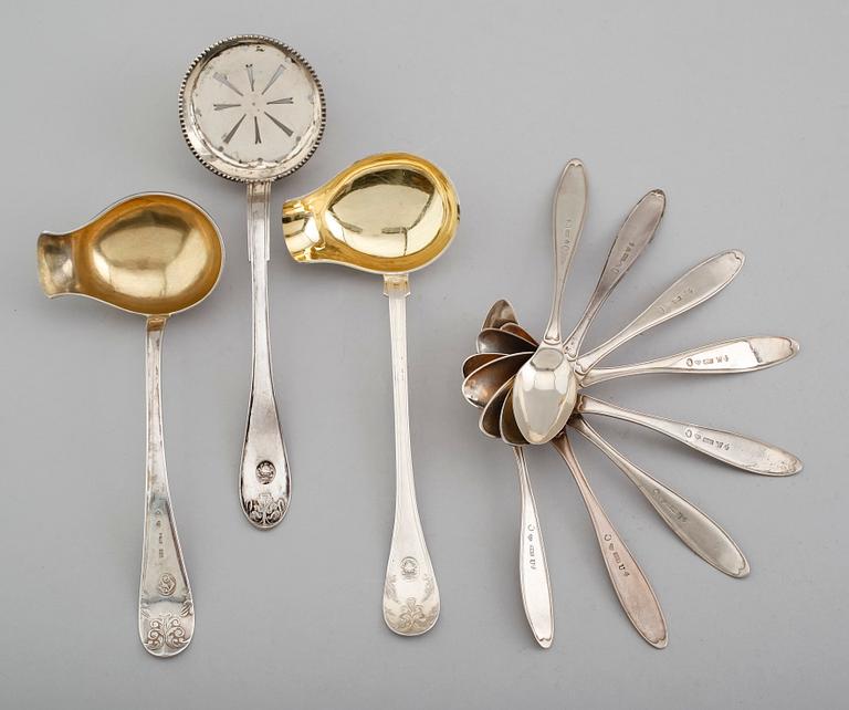 SILVERBESTICK, 11 delar, silver, svenska stämplar, 1800-/1900-tal. Vikt ca 252 gram.