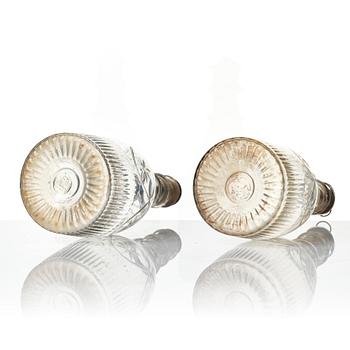 Flaskor, två stycken, glas, 1800-tal.