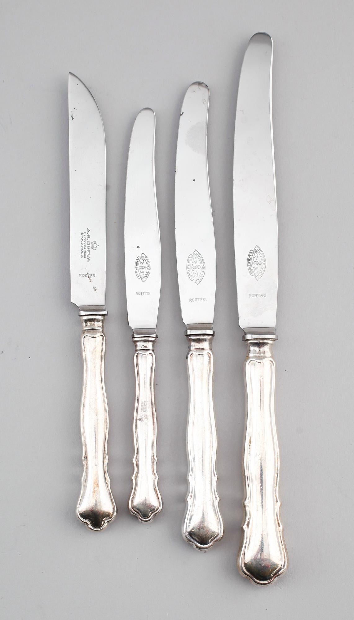 KNIVAR, 42 st, silver, "Chippendale", 1900-talets första hälft. Vikt med stålblad ca 1990 g.