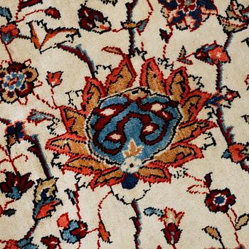 A Sarouk rug, old/semiantik, 425 x 295 cm.