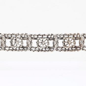 ARMBAND, silver, Pentti Sarpaneva, Finland, 1900-talets andra hälft. Vikt 30 gram.
