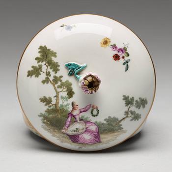 SOCKERSKÅL med LOCK, porslin. Meissen, punktperiod (1763-73).