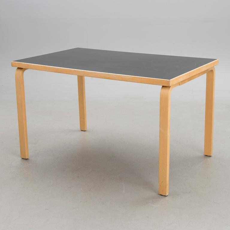 ALVAR AALTO, bord, modell 82, Artek 1900-talets mitt.