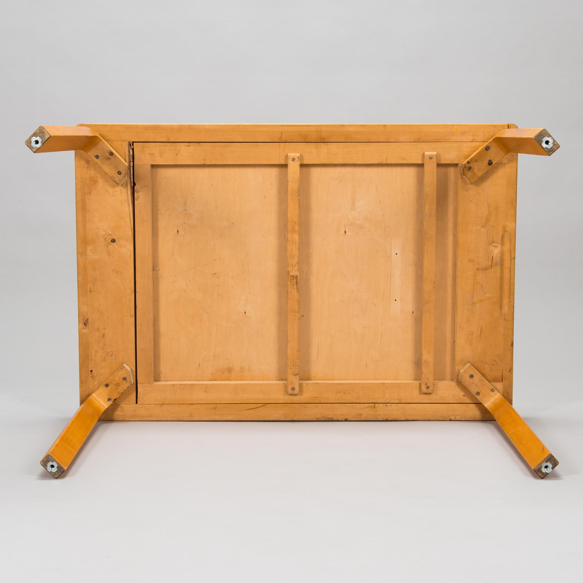 Aino Aalto, a mid-20th century '95 A' dining table for för O.Y. Huonekalu-ja Rakennustyötehdas A.B.