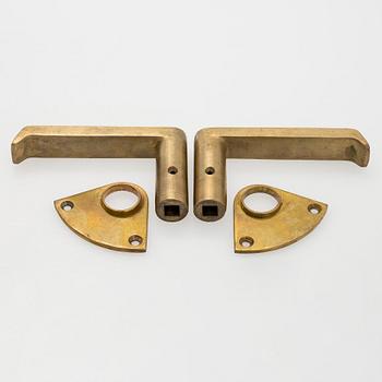 Dörrhandtag, 6 par, modell 75, tillverkare Mariefors Bruk. Modellen formgiven 1952.