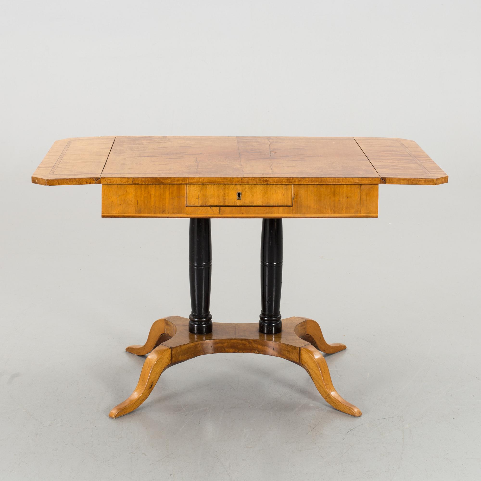 SALONGSBORD, med klaffar, Karl Johan. 1800-talets första hälft.