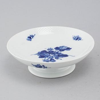 A porcelain tableware set of 44 pcs, "Blå blomst" by Royal Copenhagen, second half of the 20th century.