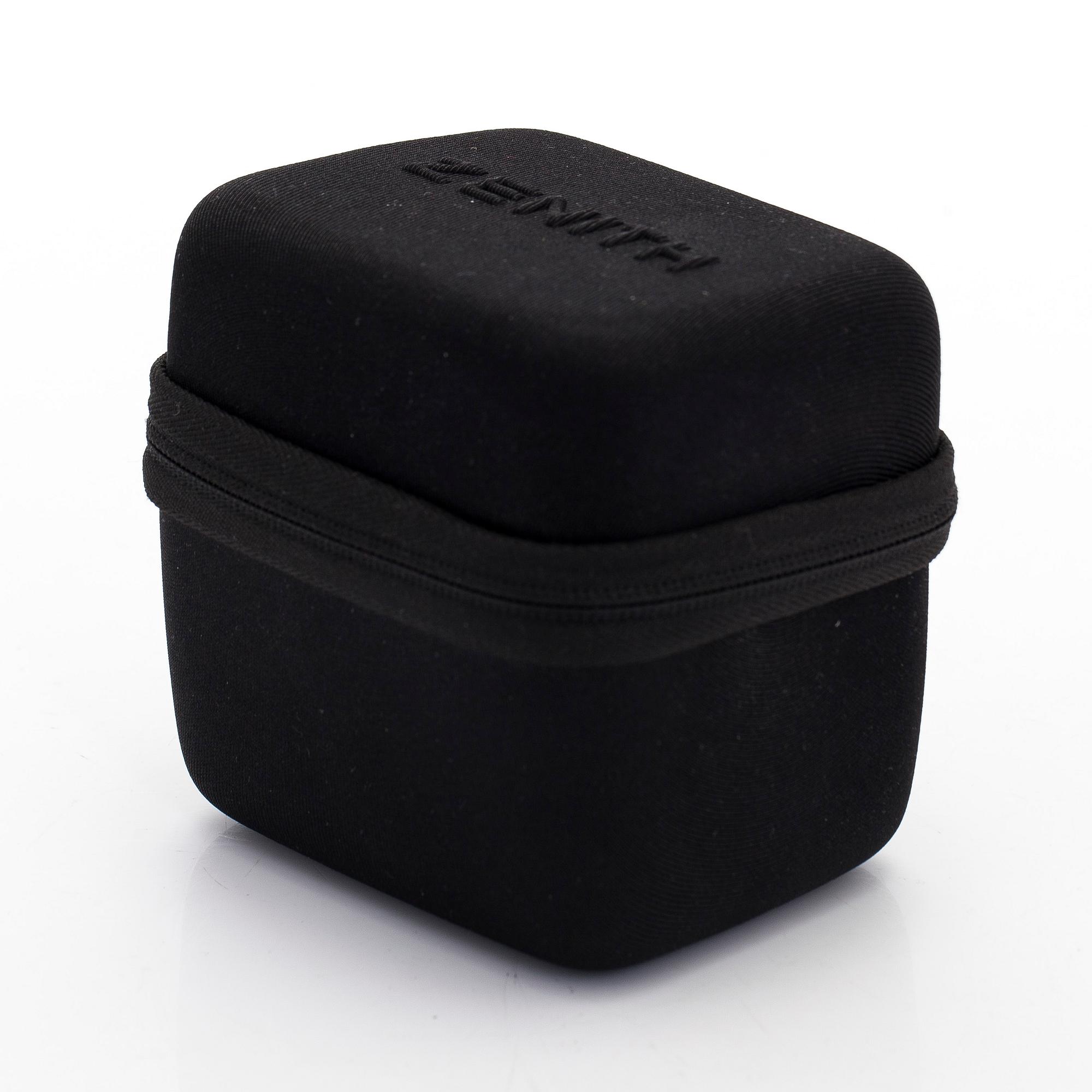 Zenith, El Primero, "Luokka 4" kronografi, rannekello, 37 x 44 mm.