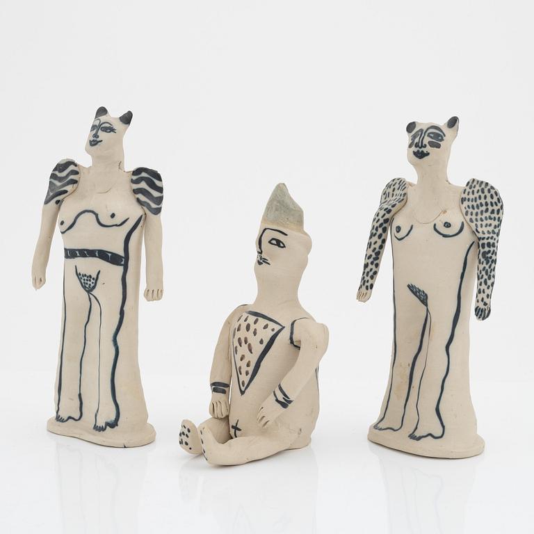 Ulrica Hydman-Vallien, figuriner, 3 st, lergods, signerade.