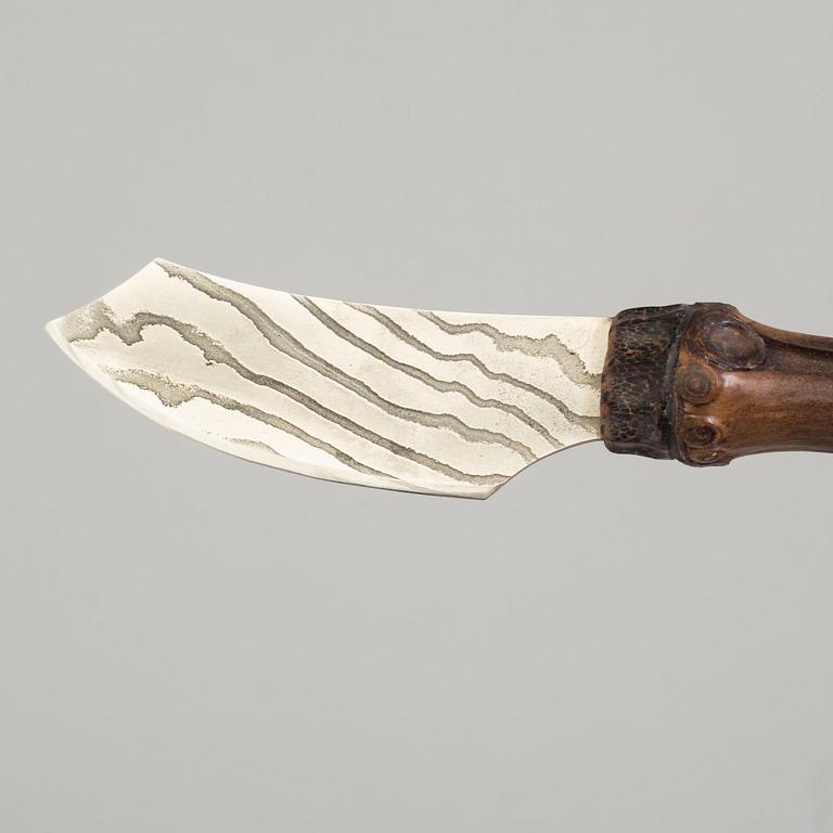 A conemporary knife by Andrzej Rybak.