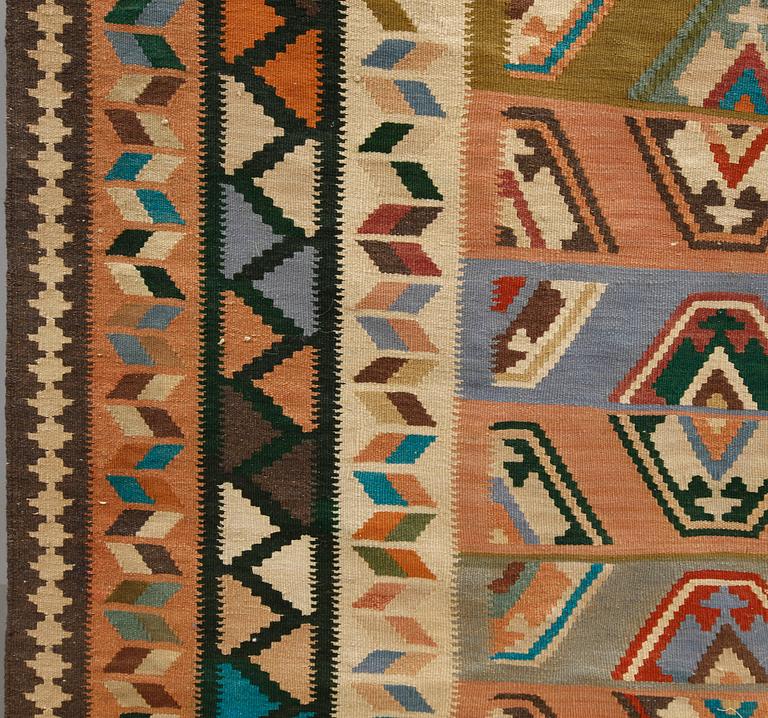 A carpet, Kilim Shiraz, ca 275 x 160 cm.