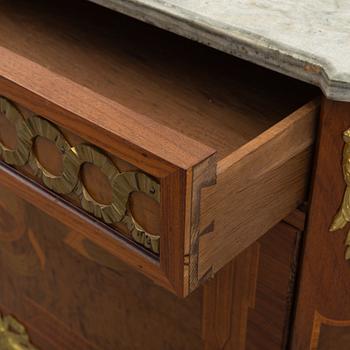 BYRÅ, gustaviansk stil, 1900-talets första kvartal.