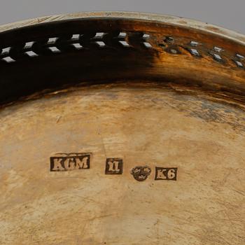 TOILETTGARNITYR, 6 delar, silver och glas, KGM, Uppsala, 1885 och 1888. Silvervikt 264 g.