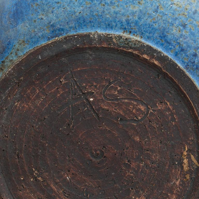 Kukkaruukkuja, 2 kpl, keramiikkaa, signeeratut AS. Suomi 1900-luvun loppupuoli.