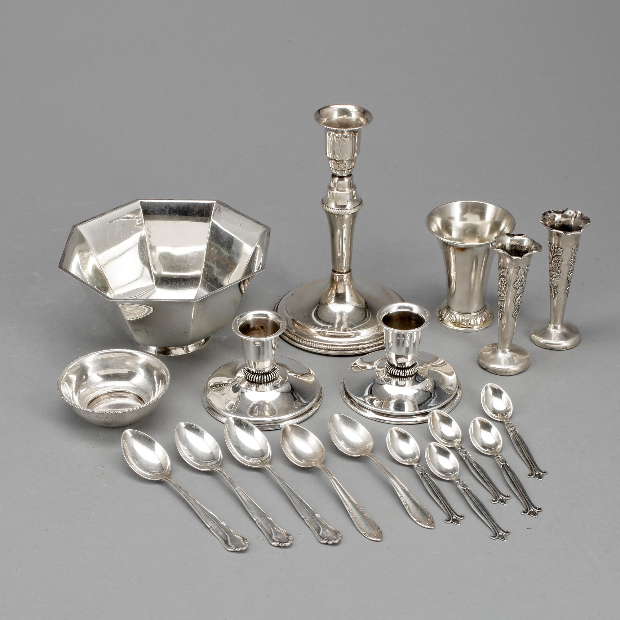 PARTI SILVER, ca 42 delar, bl.a C.G. Hallberg, Stockholm 1925. Total vikt ca 830 gram.