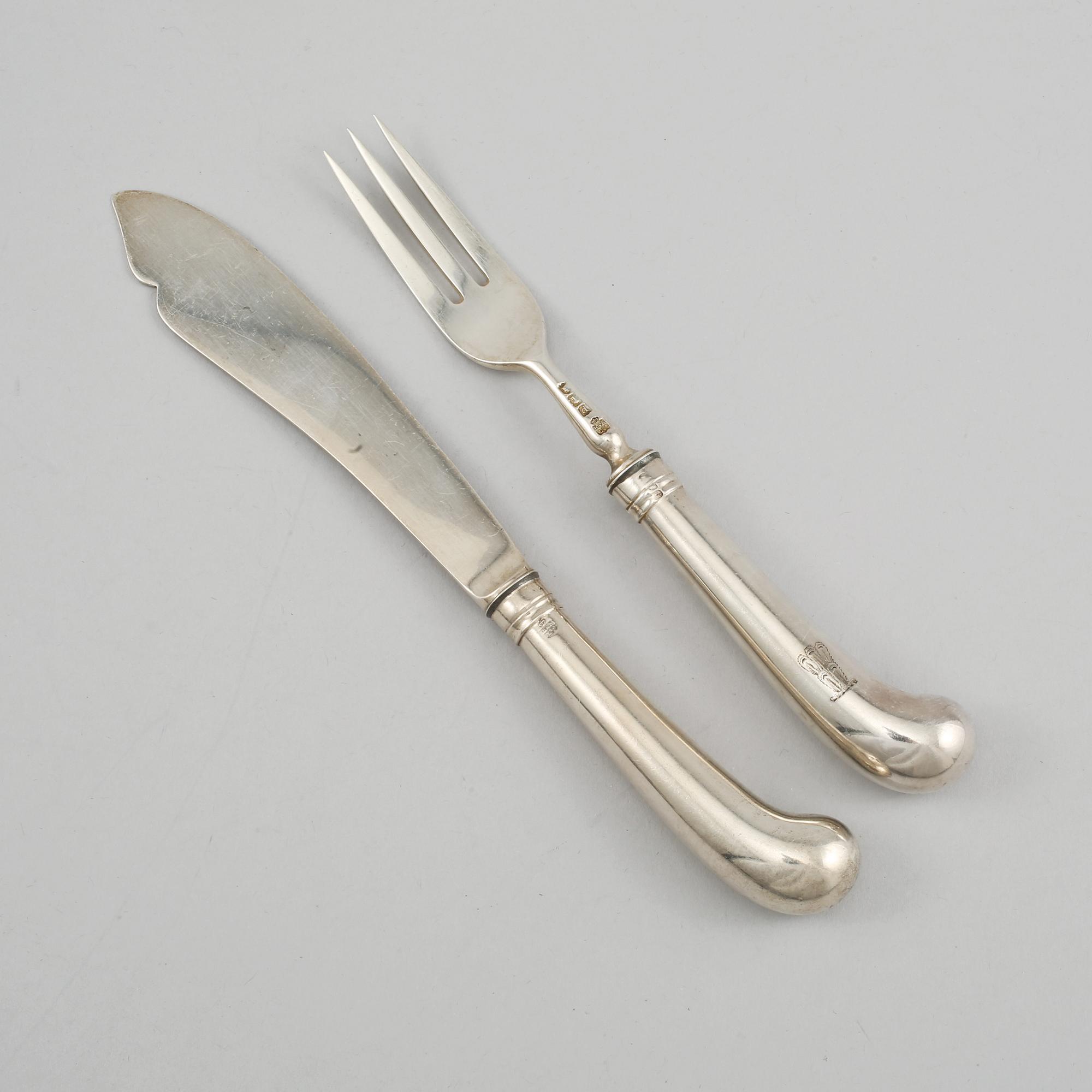 FISKBESTICK, 30 delar, Hunt & Roskell, London, 1899, vikt 2099 g.