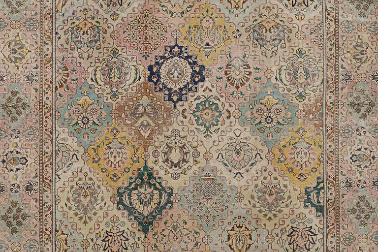 A carpet, Oriental, vintage design, ca 352 x 237 cm.