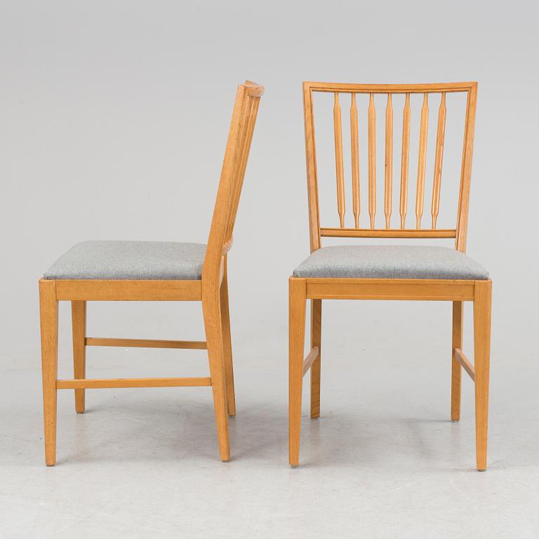 An oak dinner table and four chairs, 1950´/60´s.