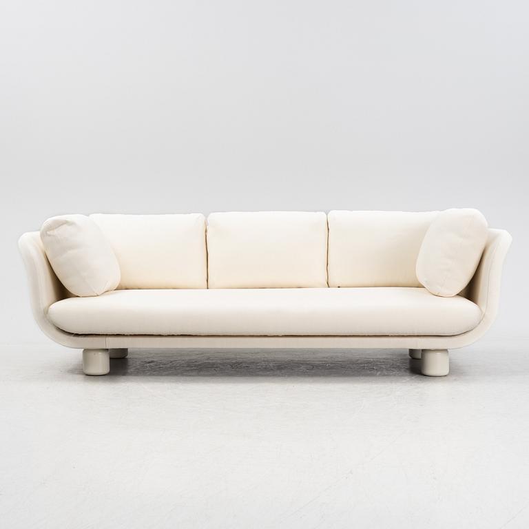 TAF Arkitekter, soffa, "Famna", Firma Svenskt Tenn, 2022.