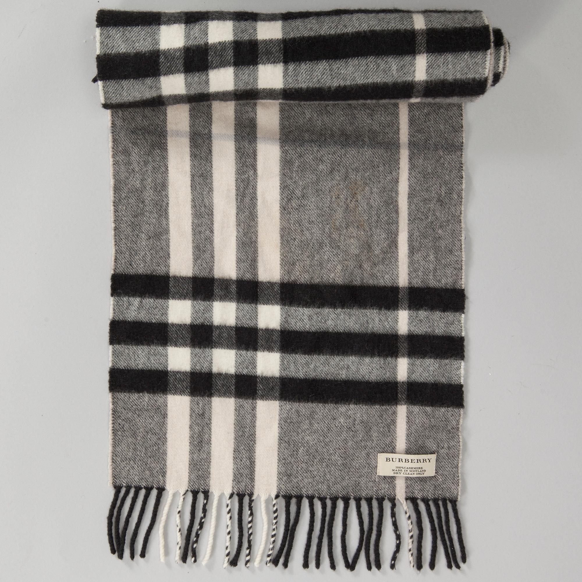 HALSDUK, Burberry.