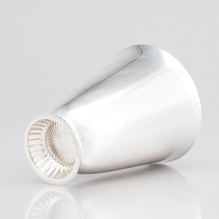 Sigvard Bernadotte, vas, Firma Georg Jensen, Köpenhamn efter 1945, design nr 823, sterling.