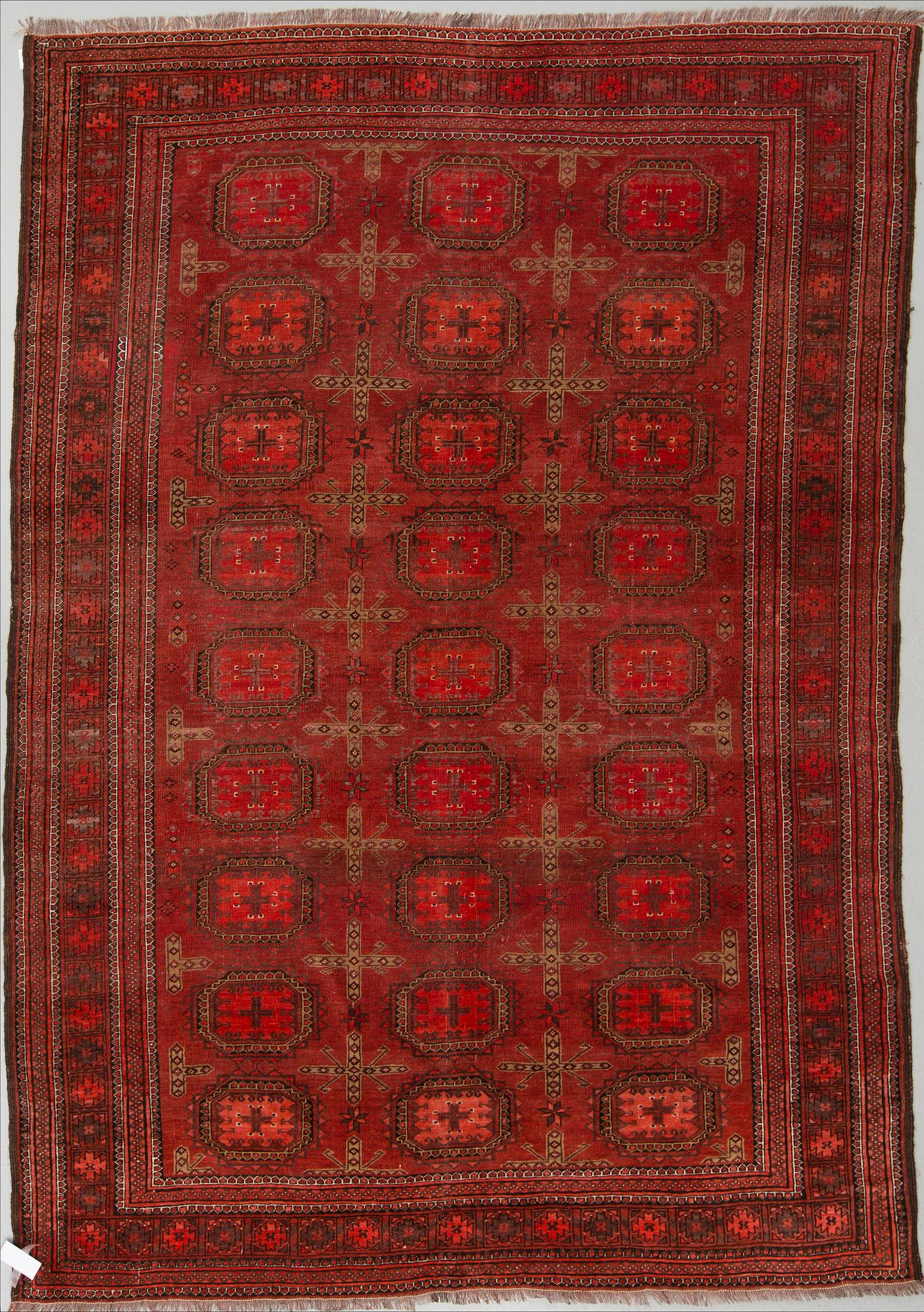 MATTA, semiantik Turkmen. Ca 275x205 cm.
