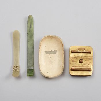 Two nephrite hair pins, a placque and a belt-buckle, Qing dynasty (1644-1912).