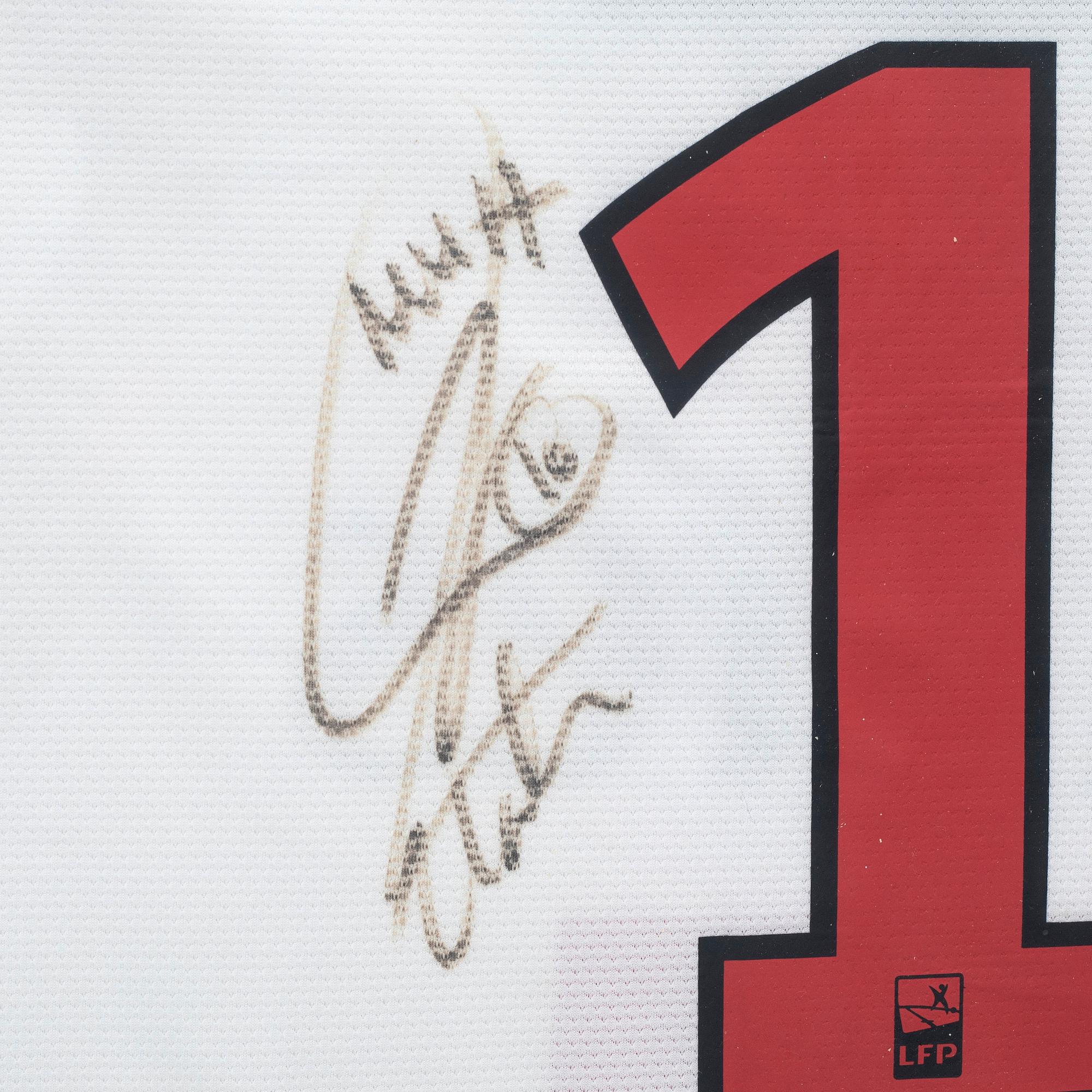 PSG jersey, signed by Zlatan Ibrahimovic.
