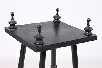 PIEDESTALER, ett par, nyrenässans, omkring sekelskiftet 1900.