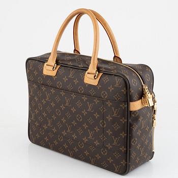 Louis Vuitton,.