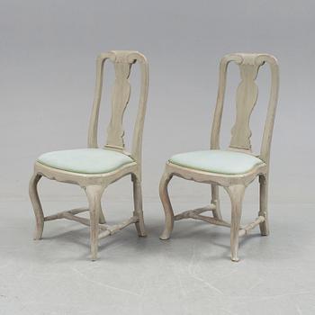 A set of four mid 1700s chairs (2+2).