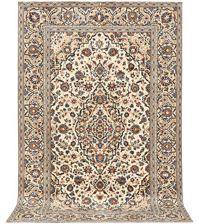 Matta, Keshan, ca 310 x 189 cm.