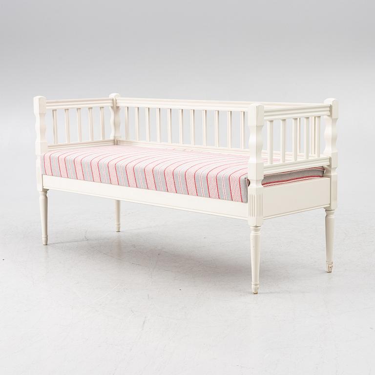 Soffa, 1900-talets andra hälft, Gustaviansk stil.