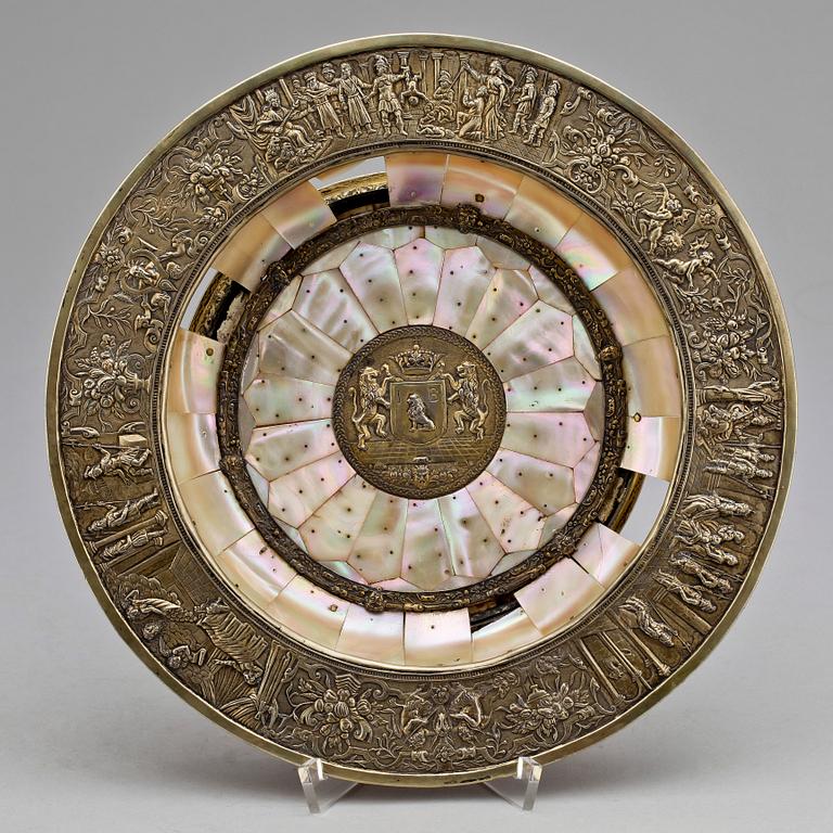 FAT, silver samt pärlemor, historismus, sannolikt Tyskland 1800-tal. Totalvikt ca 580 g.