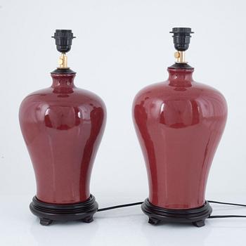 A pair of Chinese ceramic table lamps, modern manufacture.