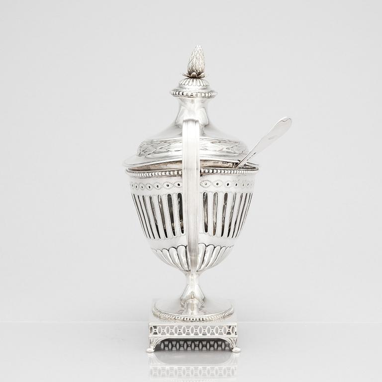 A Swedish late 18th Century, Gustavian silver sugar bowl, mark of Isak Appelquist, Stockholm 1795.