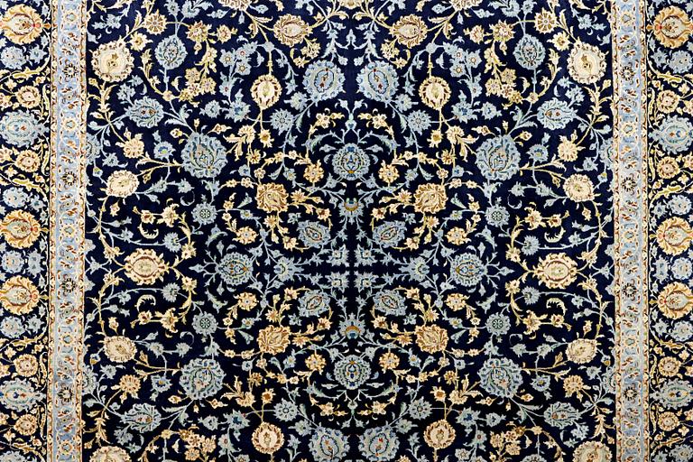 A Kashan carpet, c. 395 x 305 cm.