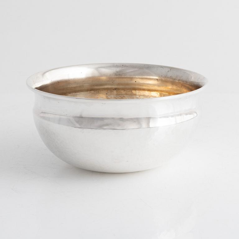 Tapio Wirkkala, sterling silver bowl TW 341, Kultakeskus, Hämeenlinna 1972. Design year 1966.