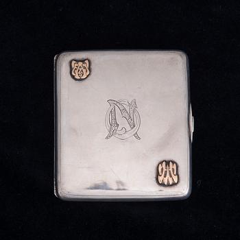 CIGARETTETUI, silver, Finlands Guldsmeds A.B, Åbo 1911. Vikt 124 g.