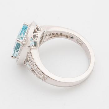 RING, med briljantslipade diamanter 0.48 ct samt fasettslipad akvamarin ca 3.97 ct.